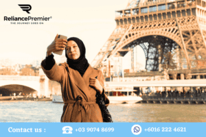 Muslim tourist at Eiffel tower