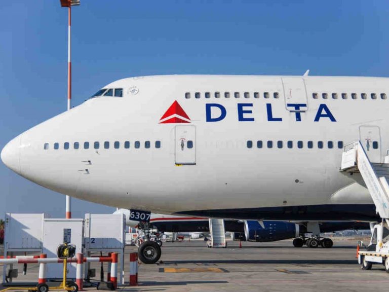 Delta Airlines plane